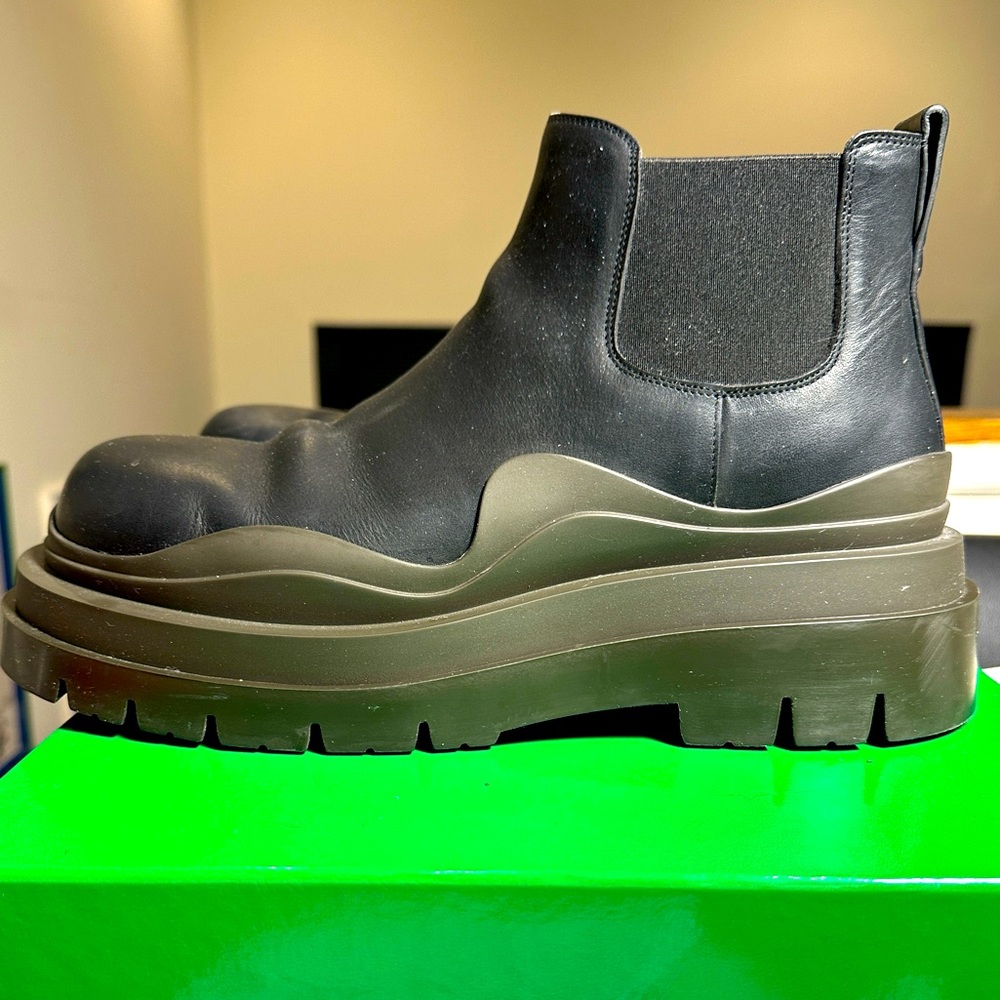 Bottega Veneta Men’s Tire Chelsea boot - worn 2 times